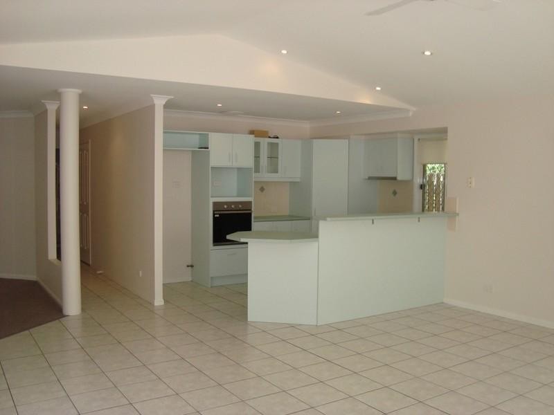 10 Moorea Court, Pacific Pines QLD 4211