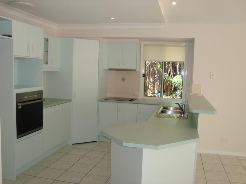 10 Moorea Court, Pacific Pines QLD 4211