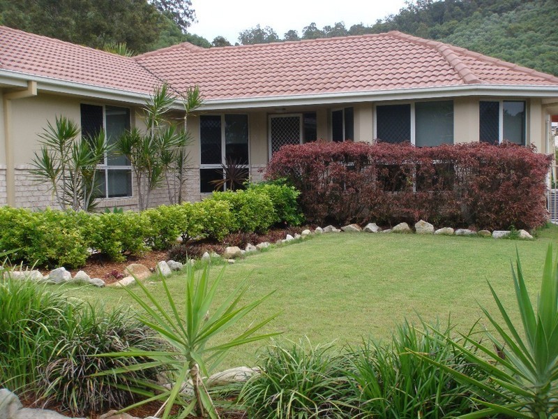 4 Lambert Drive, Pacific Pines QLD 4211