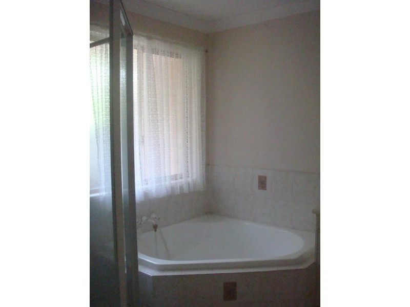 5 Windward Rise, Pacific Pines QLD 4211