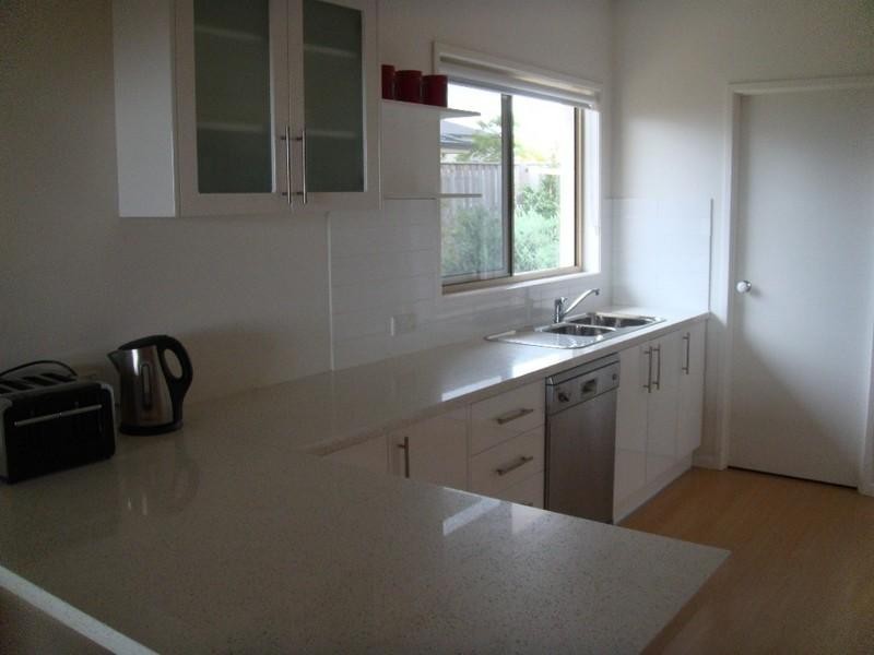 33 Harmsworth Road, Pacific Pines QLD 4211