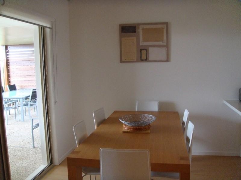 33 Harmsworth Road, Pacific Pines QLD 4211