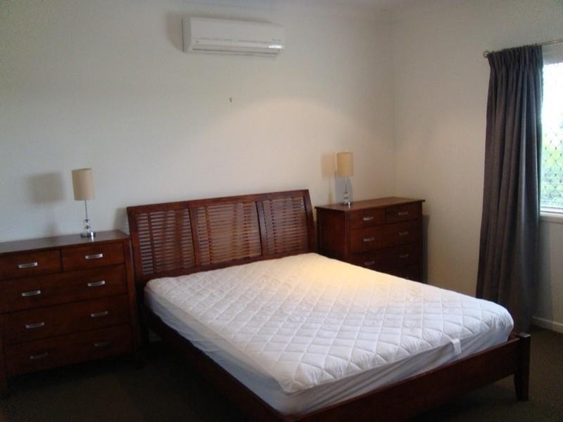 33 Harmsworth Road, Pacific Pines QLD 4211