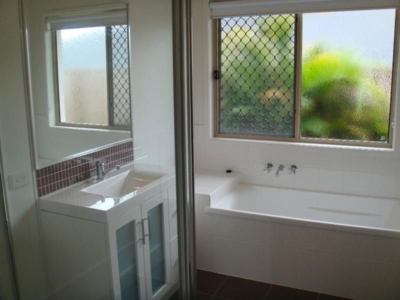 33 Harmsworth Road, Pacific Pines QLD 4211