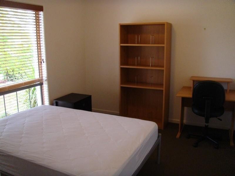 33 Harmsworth Road, Pacific Pines QLD 4211