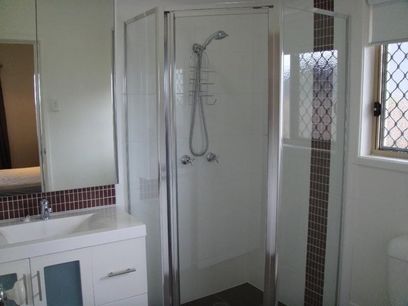 33 Harmsworth Road, Pacific Pines QLD 4211