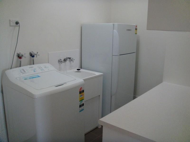 33 Harmsworth Road, Pacific Pines QLD 4211