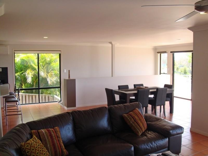 14 Woodward Lane, Pacific Pines QLD 4211