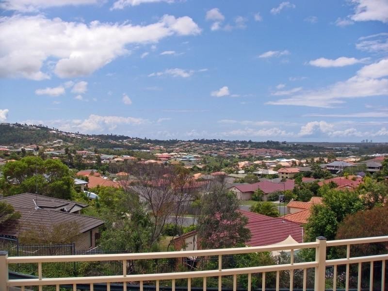 14 Woodward Lane, Pacific Pines QLD 4211