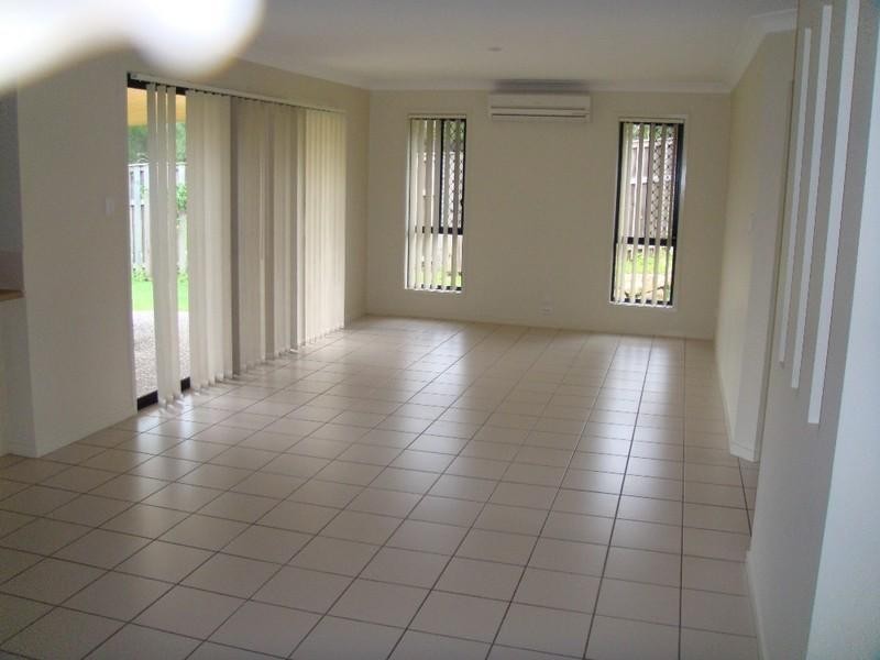 253 Universal Street, Oxenford QLD 4210