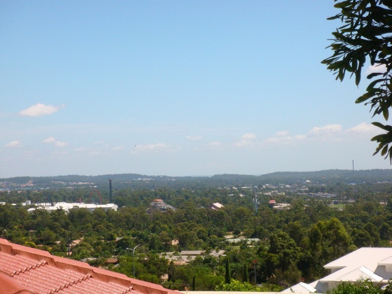 10 Temoe Rise, Pacific Pines QLD 4211