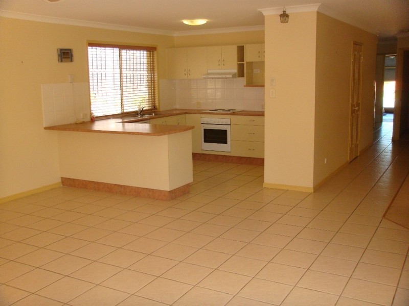 10 Temoe Rise, Pacific Pines QLD 4211