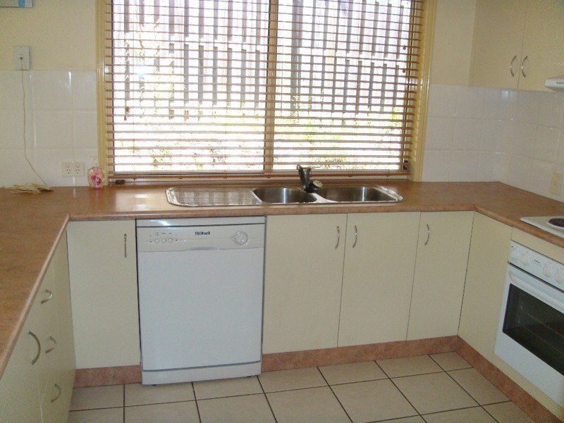 10 Temoe Rise, Pacific Pines QLD 4211