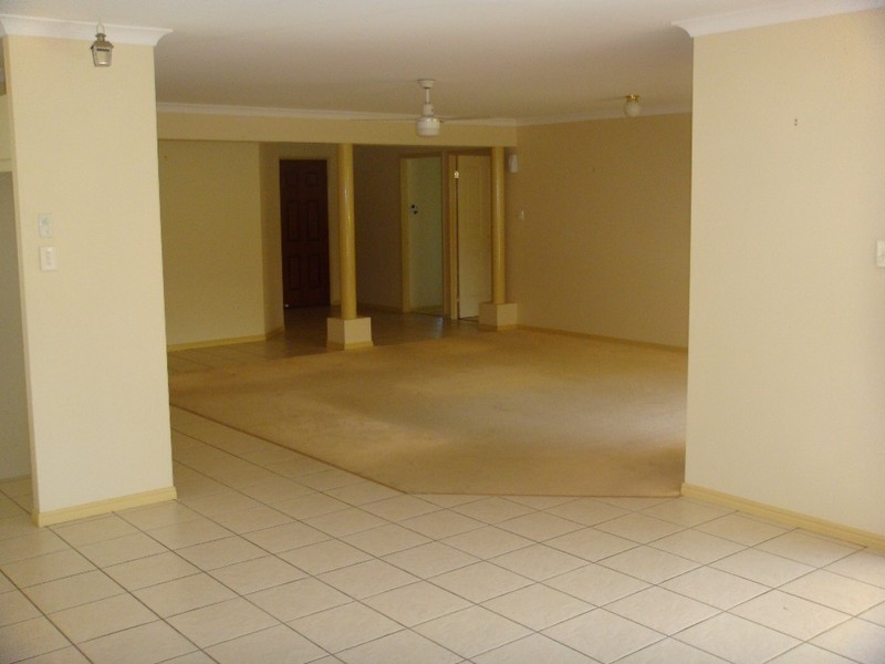 10 Temoe Rise, Pacific Pines QLD 4211