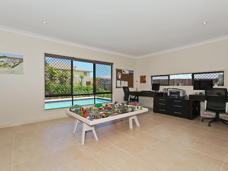 7 Minyon Court, Pacific Pines QLD 4211