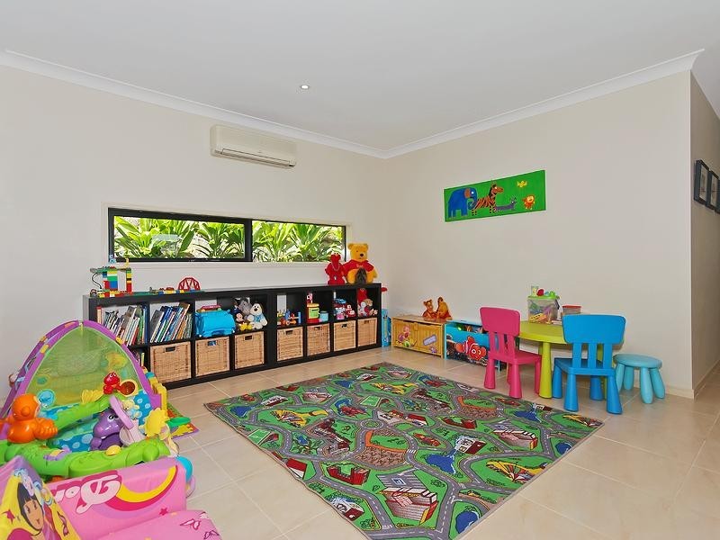 7 Minyon Court, Pacific Pines QLD 4211