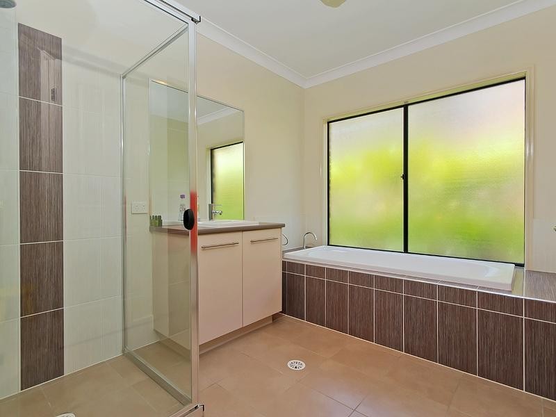 7 Minyon Court, Pacific Pines QLD 4211