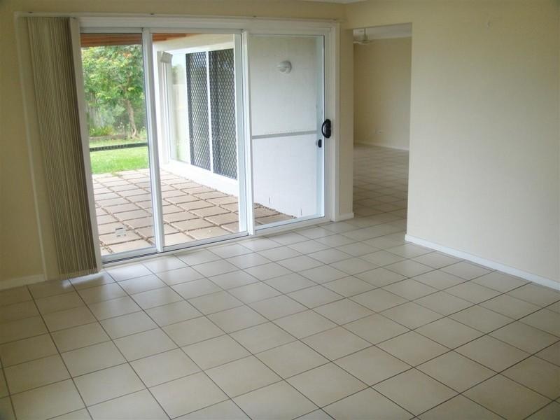 12 Norfolk Drive, Pacific Pines QLD 4211