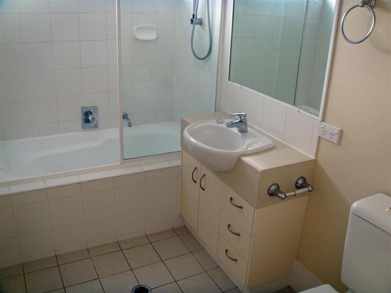 12 Norfolk Drive, Pacific Pines QLD 4211