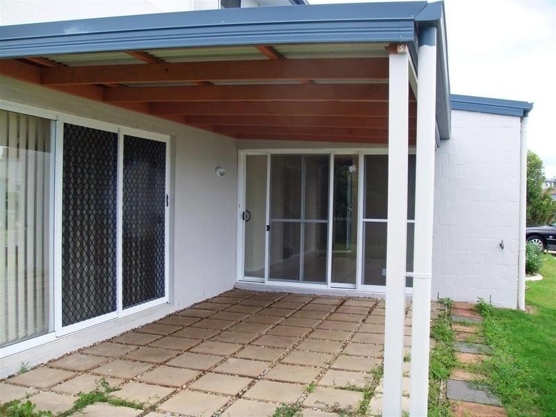 12 Norfolk Drive, Pacific Pines QLD 4211