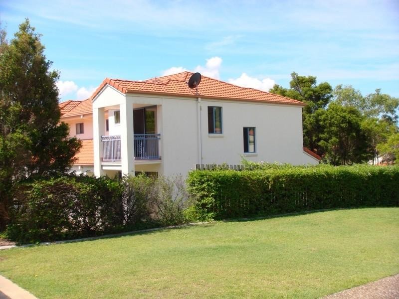 11/2 Studio Drive, Pacific Pines QLD 4211