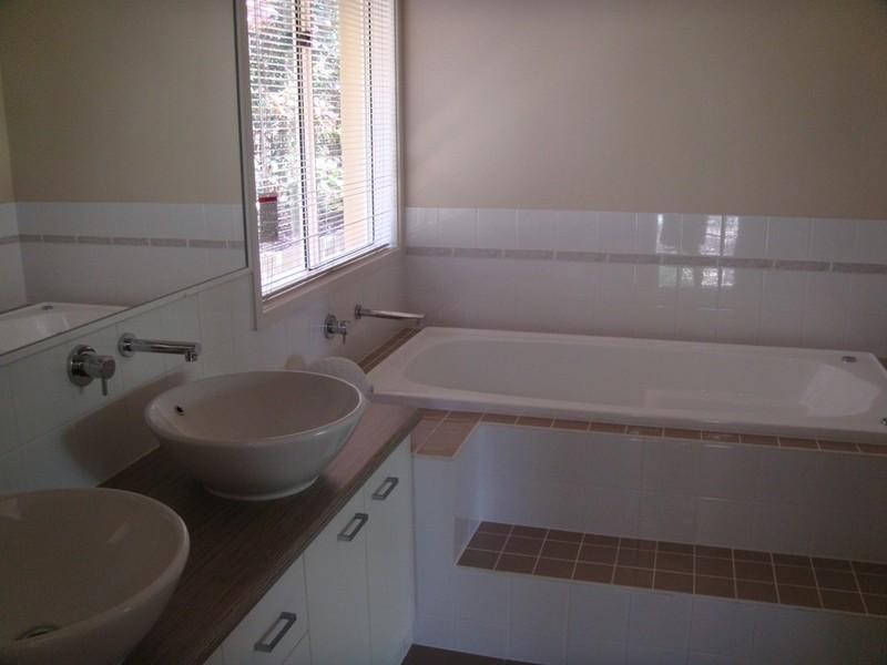 4 Twynam Mews, Pacific Pines QLD 4211