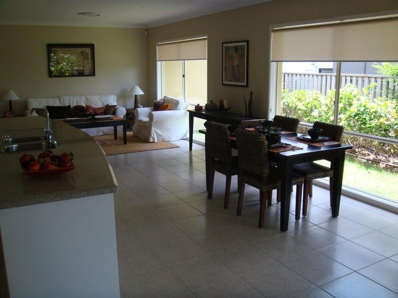 4 Twynam Mews, Pacific Pines QLD 4211