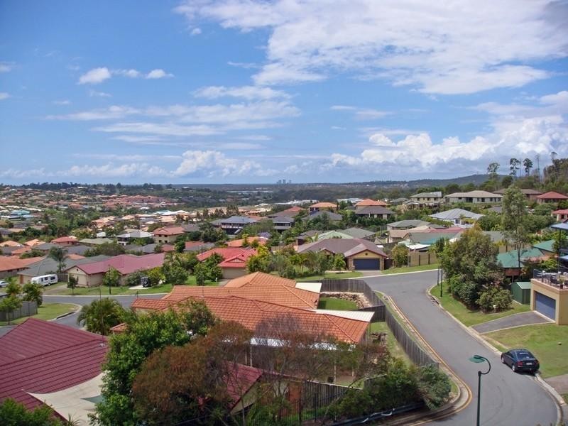 14 Woodward Lane, Pacific Pines QLD 4211