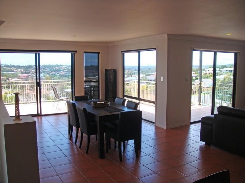 14 Woodward Lane, Pacific Pines QLD 4211