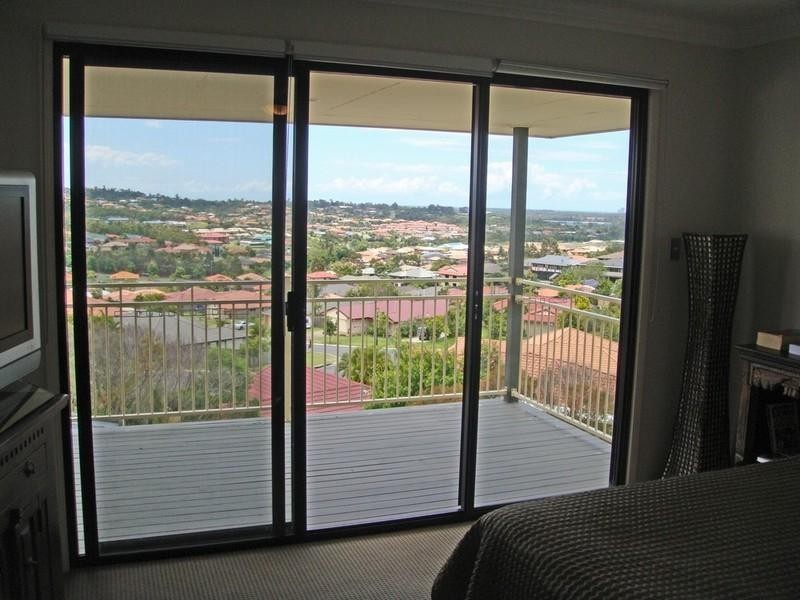14 Woodward Lane, Pacific Pines QLD 4211