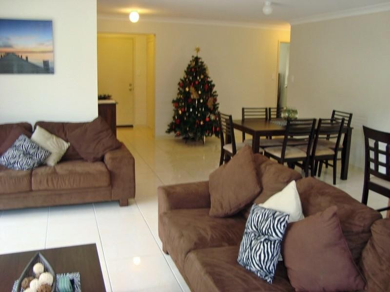 84 Hawkesbury Avenue, Pacific Pines QLD 4211