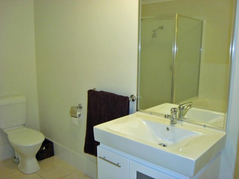 84 Hawkesbury Avenue, Pacific Pines QLD 4211