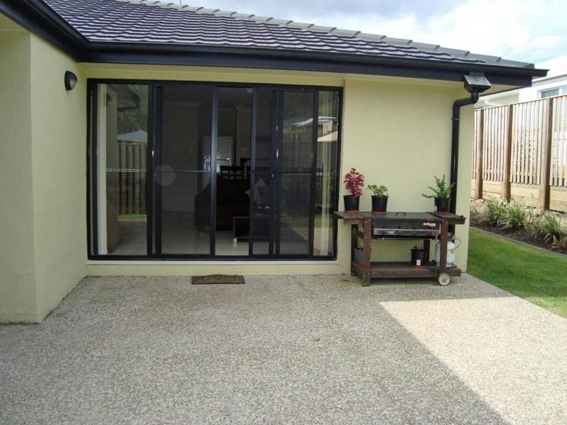 84 Hawkesbury Avenue, Pacific Pines QLD 4211