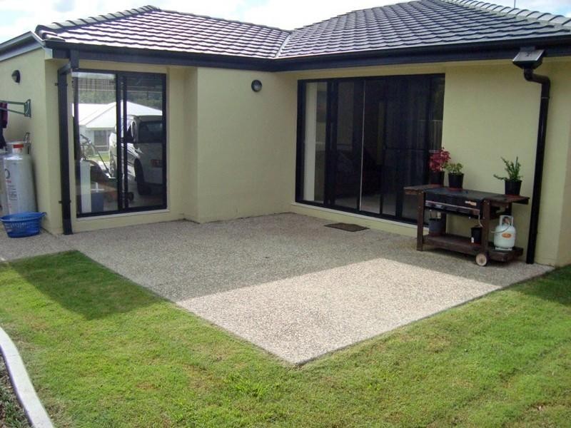 84 Hawkesbury Avenue, Pacific Pines QLD 4211