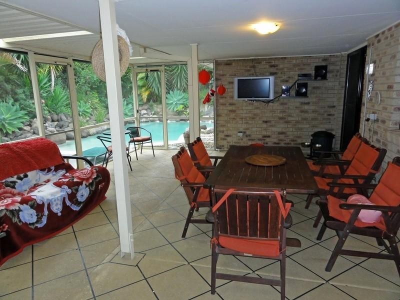 4 Catchlove Street, Pacific Pines QLD 4211