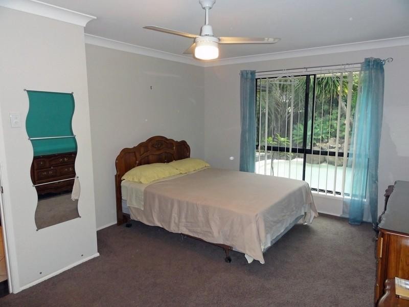 4 Catchlove Street, Pacific Pines QLD 4211