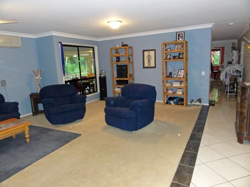 4 Catchlove Street, Pacific Pines QLD 4211