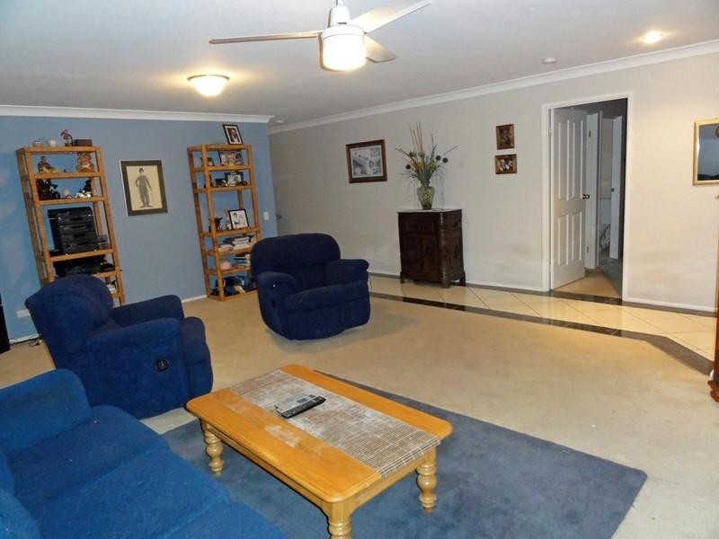 4 Catchlove Street, Pacific Pines QLD 4211