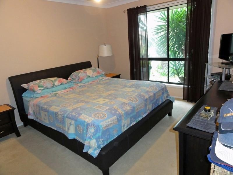 4 Catchlove Street, Pacific Pines QLD 4211