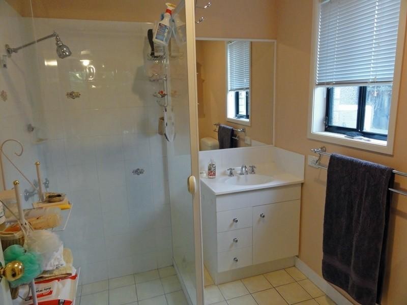 4 Catchlove Street, Pacific Pines QLD 4211