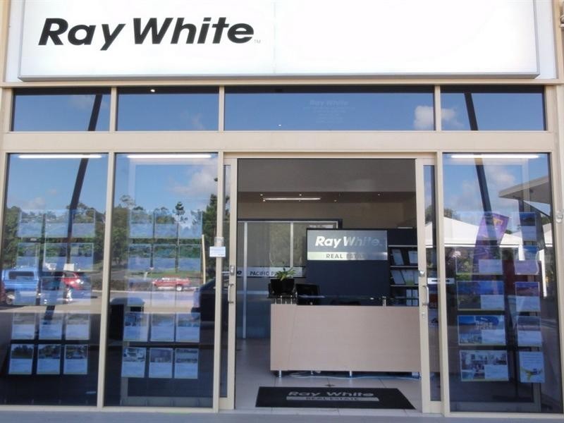 3/2 Universal Street, Pacific Pines QLD 4211