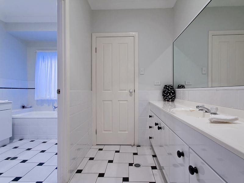 48 Watford Crescent, Molendinar QLD 4214