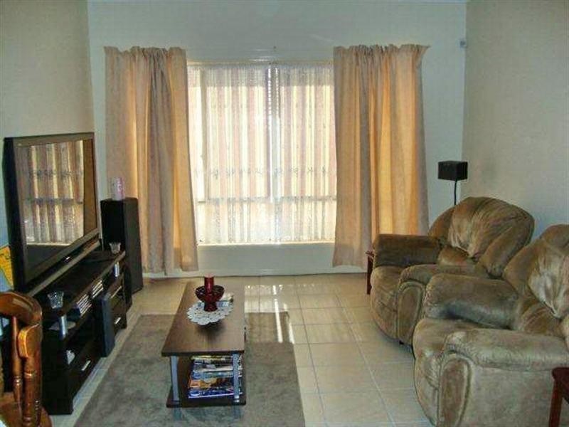 8 Carmarthen Circuit, Pacific Pines QLD 4211