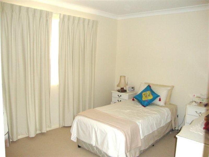 8 Carmarthen Circuit, Pacific Pines QLD 4211