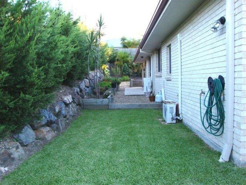8 Carmarthen Circuit, Pacific Pines QLD 4211