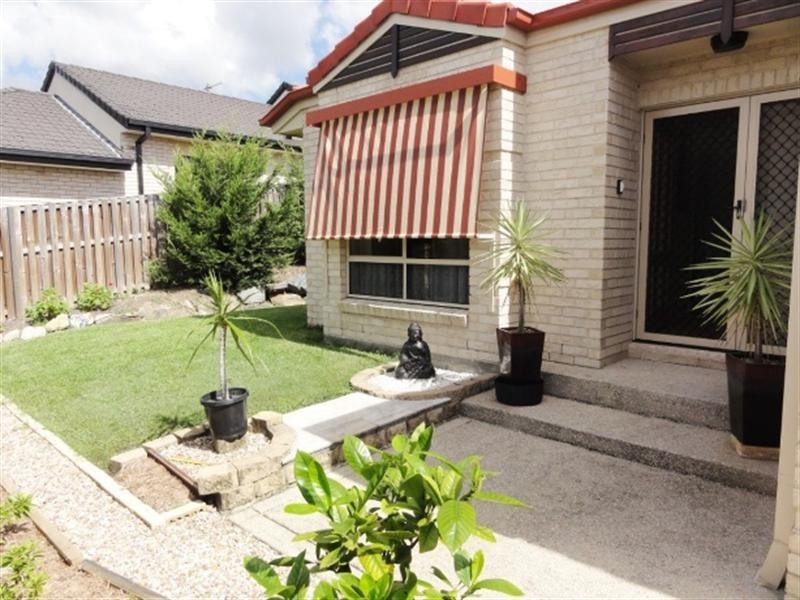 8 Carmarthen Circuit, Pacific Pines QLD 4211