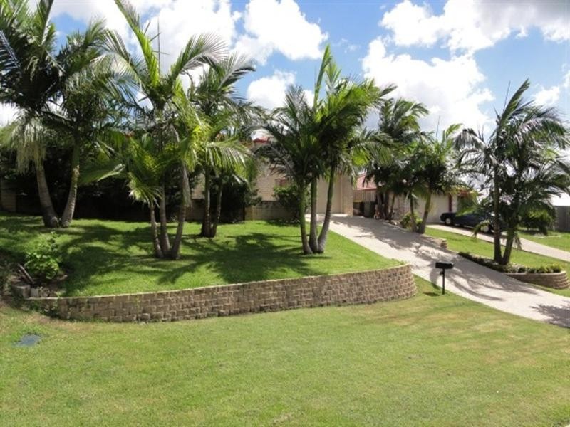 8 Carmarthen Circuit, Pacific Pines QLD 4211