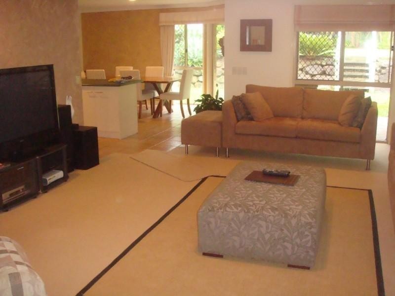 2 Emira Place, Pacific Pines QLD 4211