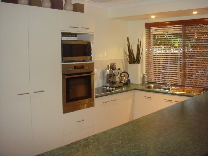 2 Emira Place, Pacific Pines QLD 4211