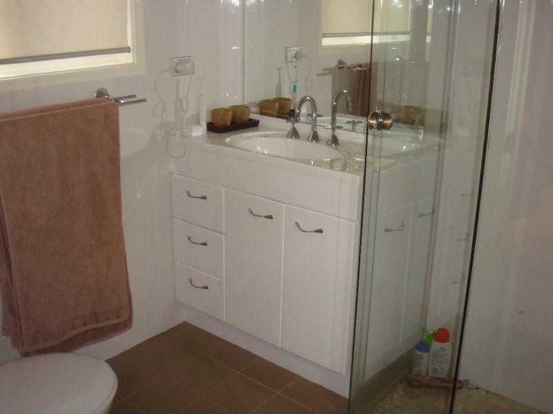 2 Emira Place, Pacific Pines QLD 4211